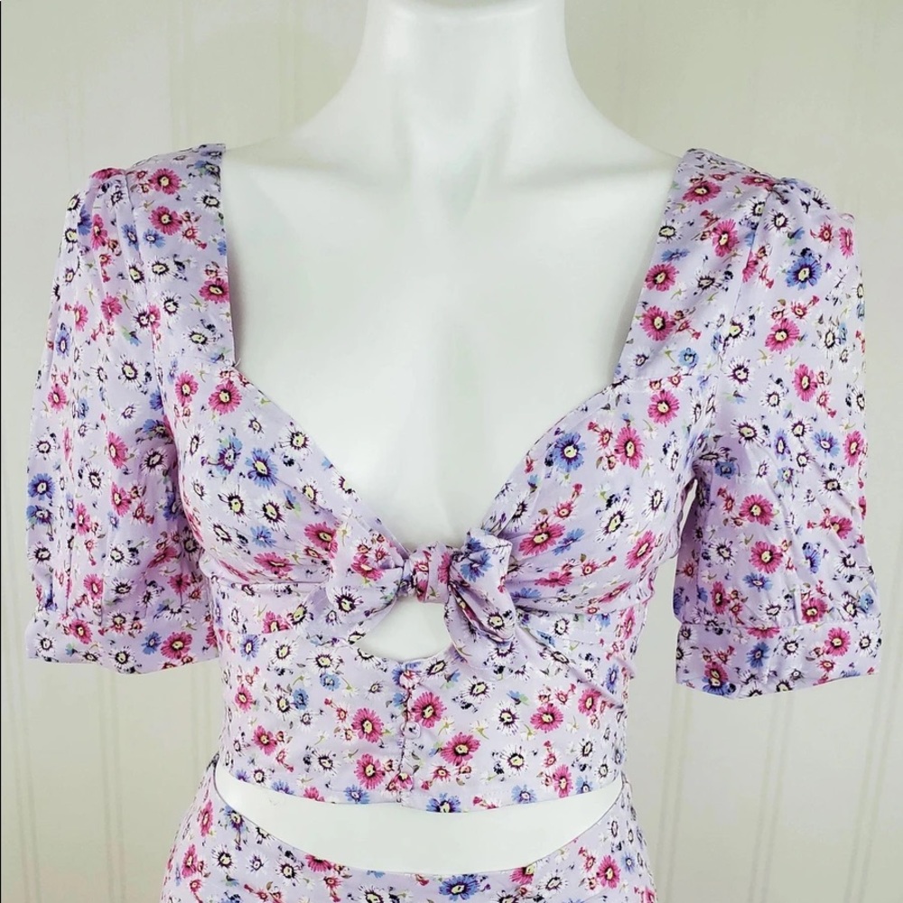 DANCE AND MARVEL FLOWER CROP TOP